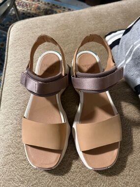 Sorel Two-Tone Tan and Brown Slingback Sandals